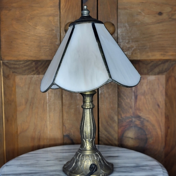 Tiffany Rose Lamp - Picture 9 of 13